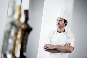 Stjernekokken Rasmus Kofoed, som står bag restauranten Geranium, har fået sin tredje Michelin-stjerne.