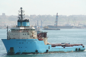 Miljøstyrelsen påpegede over for Maersk Supply Service, at der manglede tilladelse til at ophugge et af de skibe, som var involveret i en ulykke ud for Frankrig sidste år. Beslutningen blev truffet kort før ulykken, siger Maersk. Styrelse afventer nu havarirapport.