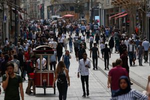 Tyrkiets økonomi er i store problemer. De seneste inflationstal ligger på 70 pct. Foto: AP/Lefteris Pitarakis