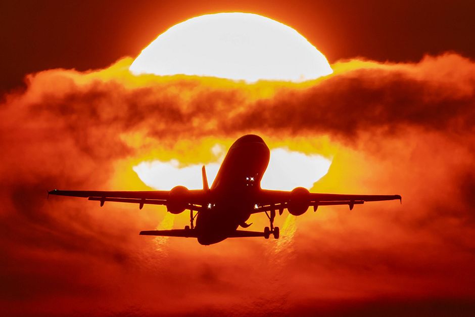 Nogle mener, at luftfart er en solnedgangsindustri, og at flyvning helt skal forbydes i bestræbelserne på at bremse den globale temperaturstigning. Andre arbejder på at udvikle klimaneutralt brændstof. Foto: AP/Michael Probst