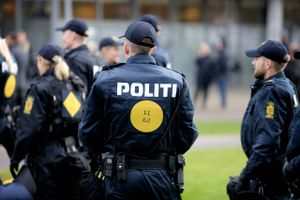 Selv om der er en rekordstor politistyrke i Danmark, vil justitsministeren have flere folk i blå uniformer.