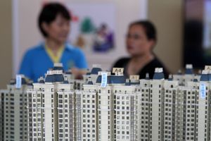 PFA søger i ly, før en stor boligboble i Kina brister. 