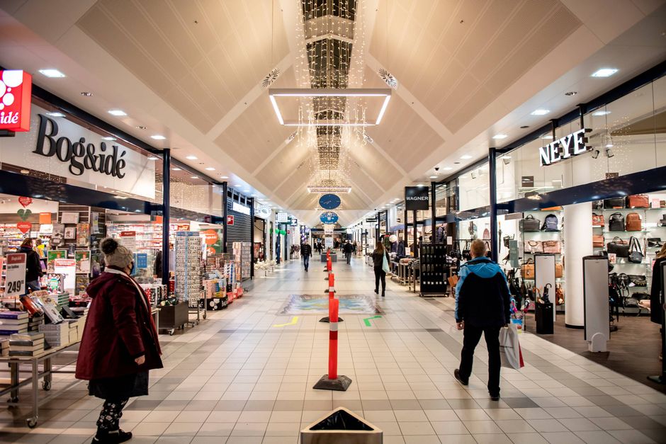 Danske Shoppingcentre beklager, at den britiske ejer af Sportmaster lukker danske centerbutikker - efter krav om reduktion i huslejen. 