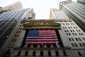 Storbanken Morgan Stanleys chefstrateg Mike Wilson, der er kendt som en af sortseerne på Wall Street, advarer om, at aktiemarkedet skal falde med mere end 20 pct. i første halvår - og andre banker stemmer i.