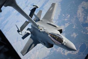 Finans fakta: Normalt er geopolitisk uro gift for aktiemarkedet, men den seneste tid har aktierne i en lang række forsvars- og industrivirksomheder fået et boost af krigen i Ukraine. 