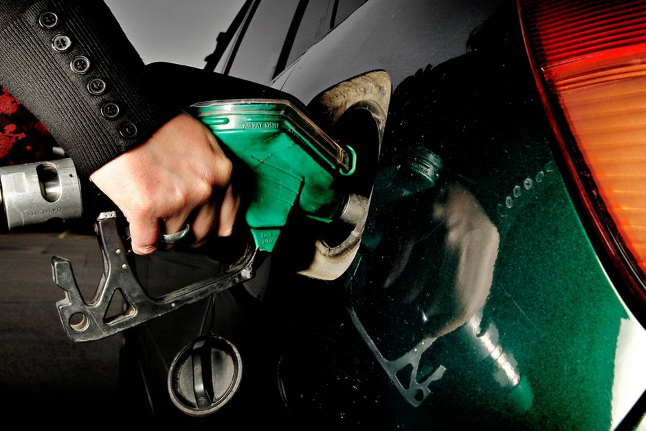 Benzinprisen er i dag dykket til den laveste pris i fem år.
