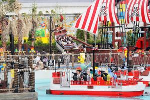 People enjoy attractions at the Legoland Japan, the first outdoor lego theme park in Nagoya, Aichi Prefecture on May 1, 2017, one month from the opening. The Danish-born park became the 8th around the world to attract foreign tourists. Foto: AP/The Yomiuri Shimbun