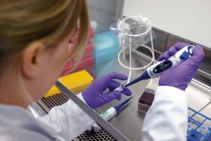 I ATP er der stor tiltro til fremtiden for biotekselskabet Bavarian Nordic, der står med to helt afgørende projekter. 