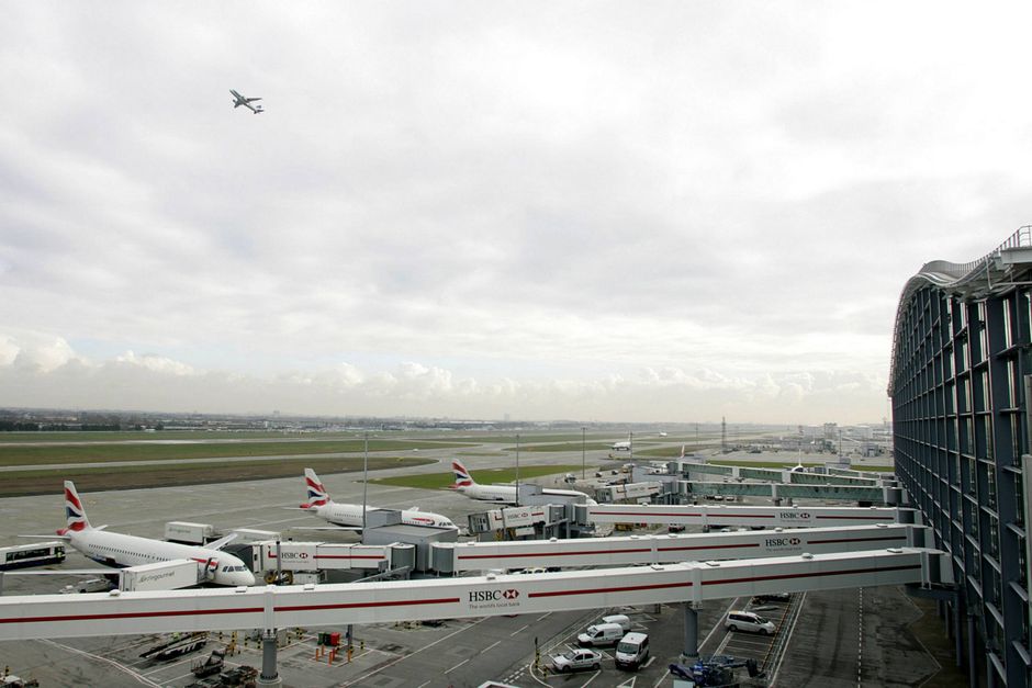 Utrolig Smitsom Gammeldags Heathrow lukker for alle afgange efter drone i luften