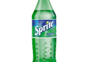 Fra 1. august vil Coca-Cola stoppe med at producere Sprite i grønne plastikflasker for at gøre emballagen mere gengbrugsduelige. Foto: PR.