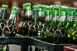SABMiller har haft stigende salg efter satsning på dyrere drikkevarer.