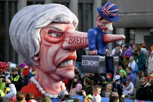 Karnevallet i Düsseldorf lader ingen i tvivl om, hvordan mange tyskere ser på Brexit. Foto: AP/Ina Fassbender