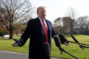 United States President Donald J. Trump answers questions from the press while departing the White House December 8, 2018 in Washington, DC. Foto by: Olivier Douliery/ AP