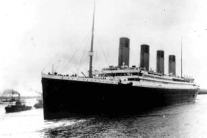 Dette foto fra den 10. april 1912 viser Titanic stævne ud fra Southampton på sin jomfrurejse. Nu vil en australier bygge en kopi af skibet. Foto: AP