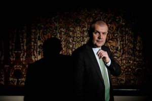 Bjarne Corydon må erklære sig inhabil i visse sager i sin nye rolle som chefredaktør, mener Lisbeth Knudsen. 