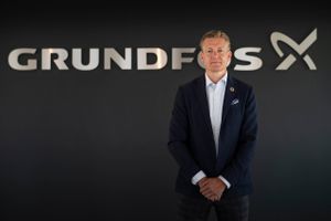 Grundfos præsenterer halvårsregnskabet næste uge. Men allerede nu kridter topchef Poul Due Jensen banen op til en regulær salgsrekord.