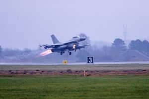 De danske F-16-jagerfly vil ikke passe nær så godt ind i Ukraines strategi i luften som polske jagerfly. 