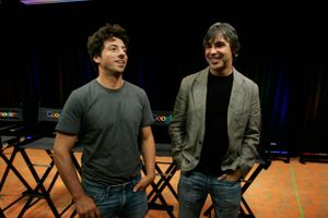 Googles to grundlæggere, Sergey Brin (tv.) og Larry Page, opkøbte i 2006 den garage i Menlo Park uden for San Fransisco, hvor de hævder, at de stiftede internetgiganten, der omsatte for 66 mia. dollars i 2014 (arkivfoto).