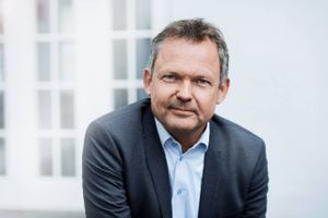 Direktør Ulrik Nødgaard fra Finans Danmark kritiserer den model, som er valgt til at afvikle den schweiziske storbank Credit Suisse.