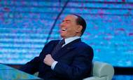 Den tidligere premierminister Silvio Berlusconi ses her i et tv-program i Italien i november i år. Foto: AP Photo/Antonio Calanni