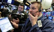 Bekymret aktiehandler på New York Stock Exchange ser kursfaldene fortsætte torsdag morgen. FotoAP/Richard Drew