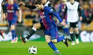 Lionel Messi og FC Barcelona tabte i weekenden til Real Madrid, men hos Forbes er klubben for første gang blevet verdens mest værdifulde fodboldklub. Foto: AP/Sipa