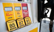 3,00 dollars pr. gallon er smertegrænsen for mange amerikanske familier, og på denne tankstation i Denver er det kun 85 oktan benzin, der holder sig under grænsen. Foto: AP/David Zalubowski