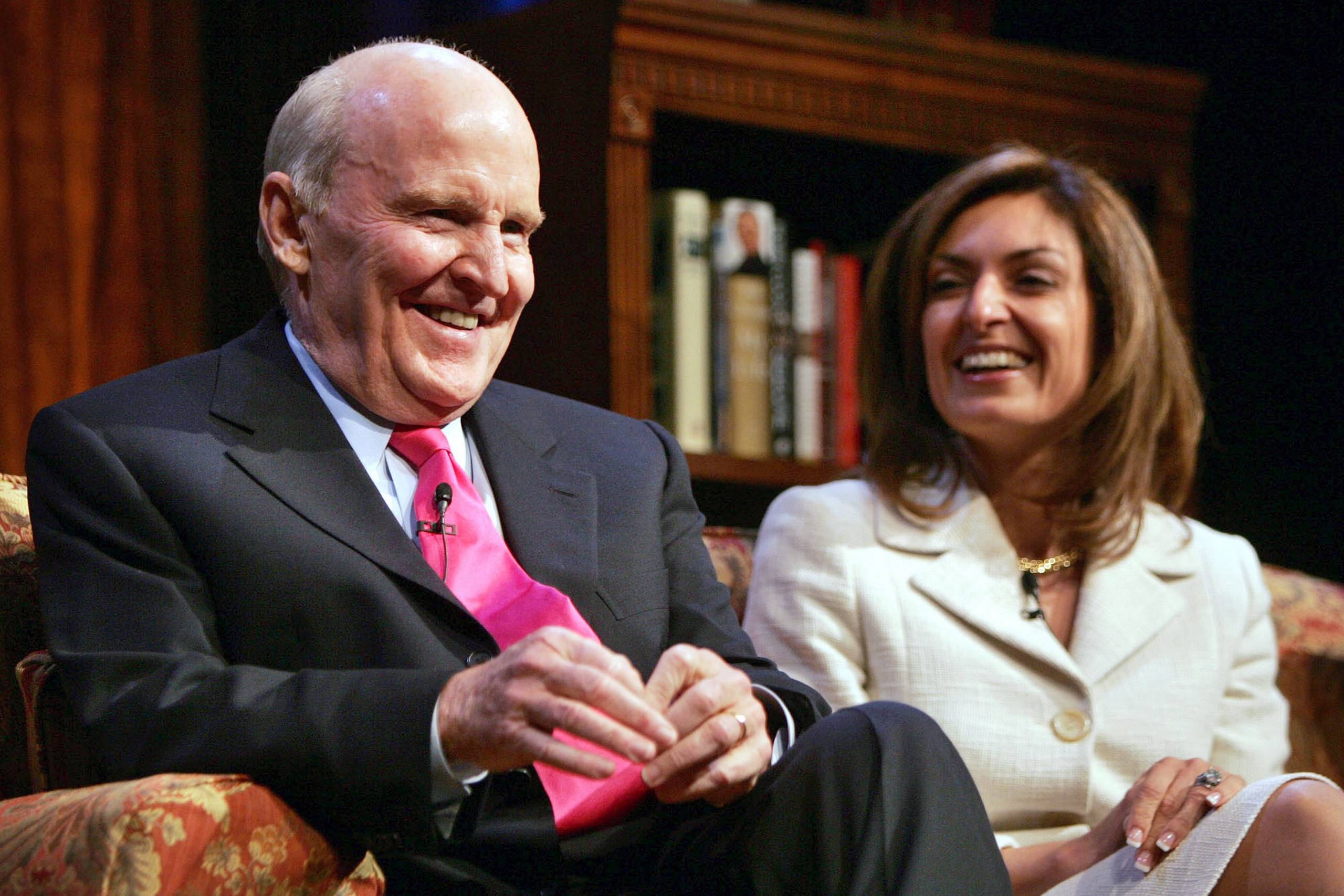 Her ses Suzy Welch ved et tidligere foredrag på Salem State College sammen med sin mand Jack Welch. Foto: Charles Krupa