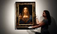 Leonardo da Vicis maleri "Salvatore Mundi" blev sidste år solgt for samlet set mere end 450 mio. dollars på auktion hos Christistie's. Maleriet var mere end dobbelt så dyrt som det hidtil dyreste. AP Photo/Kirsty Wigglesworth