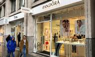 Pandora har 2.600 egne konceptbutikker rundt om i verden - som her i London. Foto: Jesper Olesen.