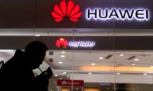 Huawei har på det seneste været i et sandt stormvejr. En række lande har udtrykt bekymring over, at selskabet spionerer via sit udstyr. Foto: AP/Ng Han Guan