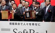 I Tokyo trækker storinvestoren Softbank Group op med 2,1 pct., og de chiprelaterede aktier øger efter en stærk afslutning på Philadelphia Semiconductor Index. Foto: AP Photo/Koji Sasahara