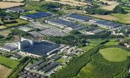 Danfoss' kommende fuldautomatiske fabrik kommer til at ligge i Gråsten en halv times kørsel fra hovedsædet i Nordborg, der ses på billedet. Foto: Danfoss
