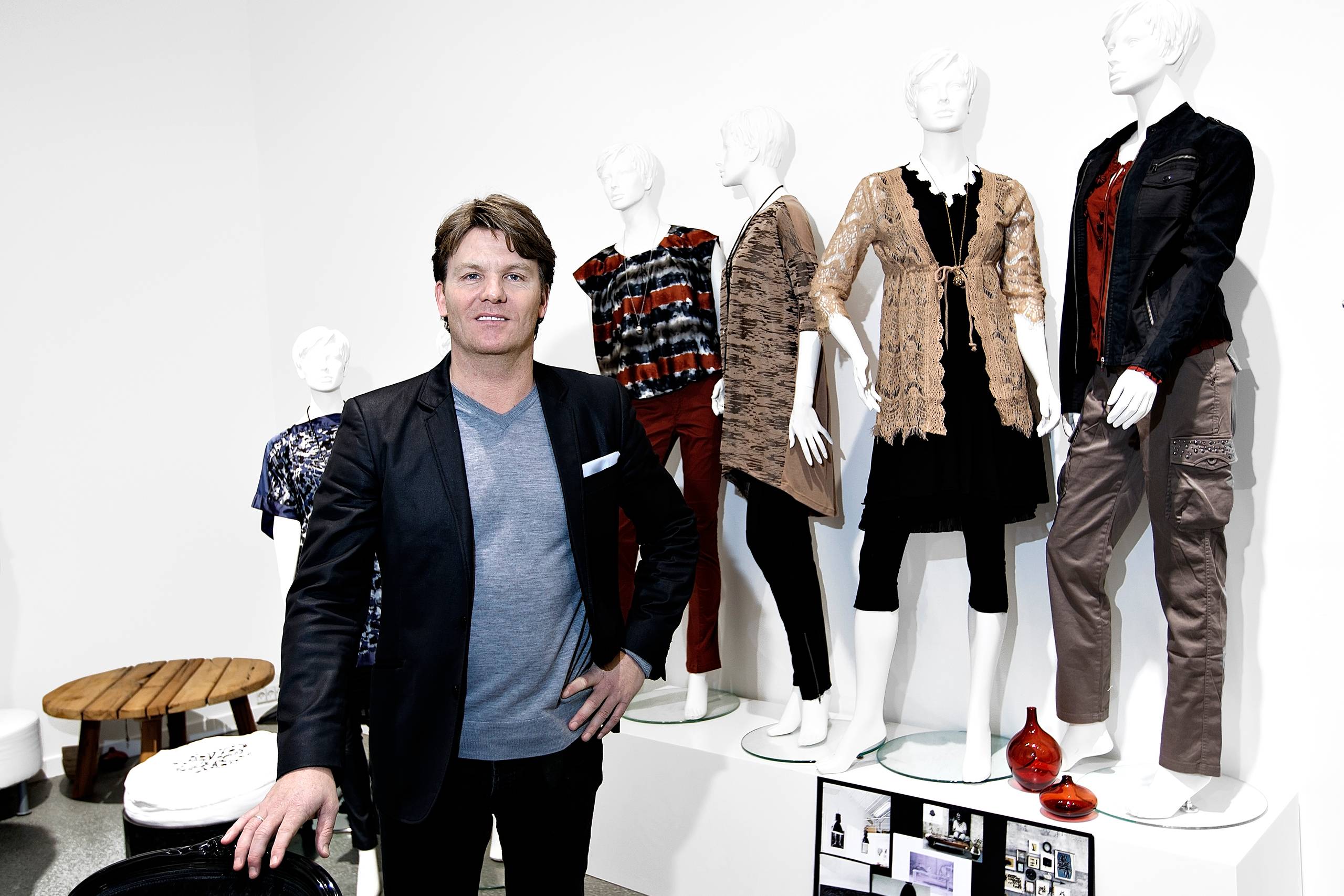 Koncerndirektør i DK Company Jens Poulsen fortæller, at modekoncernen overtager hele CNS Group. Foto: Ole Lind