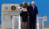 Melania og Donald Trump forlader Air Force One og starter dermed deres statsbesøg i Storbritannien. Foto: AP Photo/Kirsty Wigglesworth