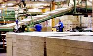 Der er stadig gang i produktionen i den danske materialebranche. Her ses Rockwools fabrik i Vamdrup.