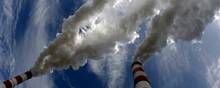 Elektrownia Belchatów i Polen er verdens største brunkulfyrede kraftværk og det fjerde største kraftværk i verden, der fyrer med fossile brændsler. Den årlige udledning er på 34,9 mio. tons CO₂. Til sammenligning var Danmarks CO₂-udledning i 2018 på 36,5 mio. tons. Belchatów er af EU-Kommissionen klassificeret som »det mest klimaskadelige kraftværk i Europa«. Udfasningen af kul kan blive dyr for Polen, der derfor vil bruge EU-topmøde til at tale for flere penge. Arkivfoto: Peter Andrews/Reuters