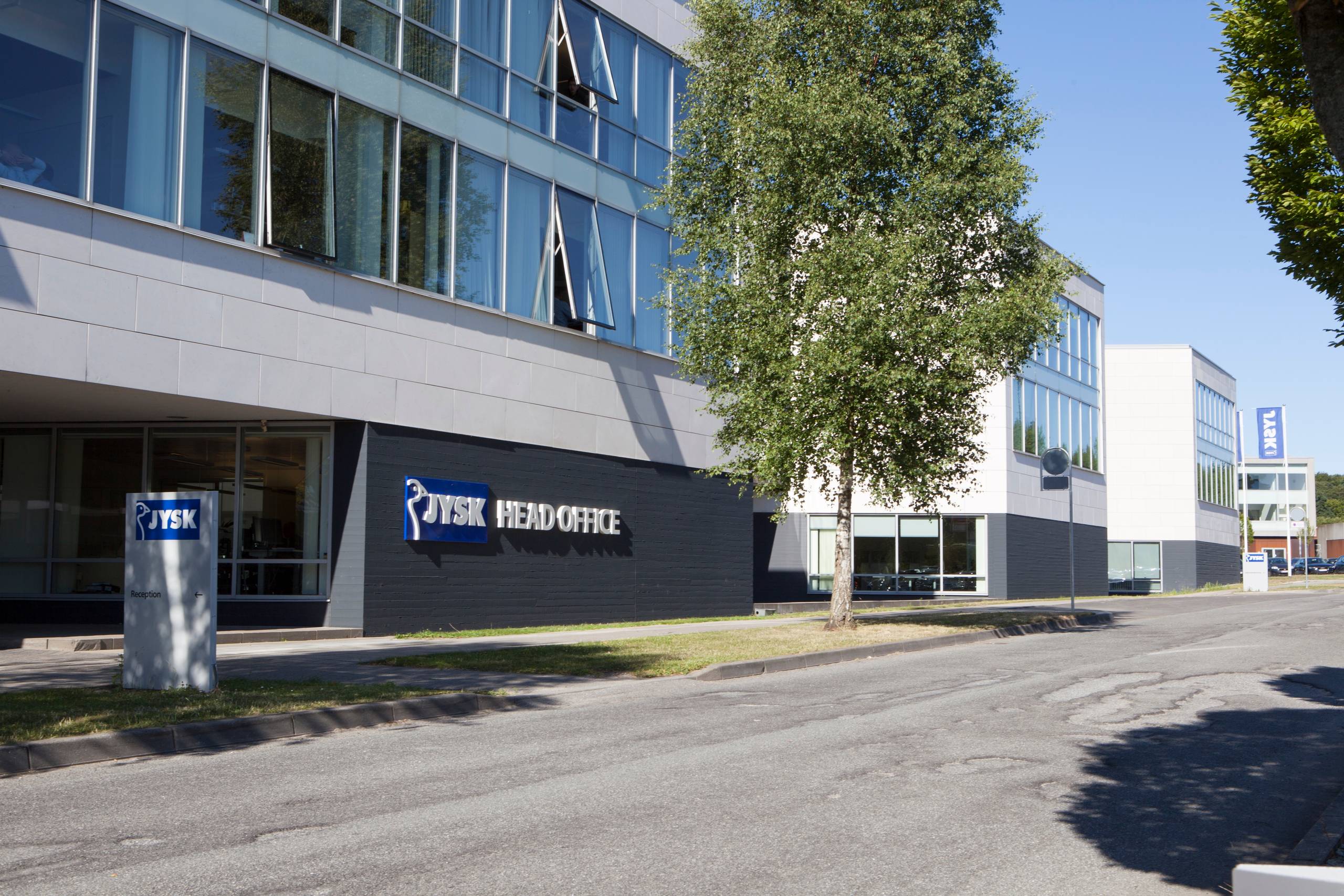 Jysk-koncernen har hovedkontor i Brabrand ved Aarhus samt egne selskaber i en lang række lande. PR-foti.