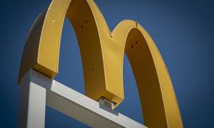Stigende omkostninger angives af McDonalds som årsag til, at man har sat prisen på cheeseburgere op. Foto: Bloomberg/Christopher Dilts.