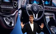 Daimlers adm. direktør Ola Källenius skal tirsdag præsentere årsregnskabet for 2019 og ventes samtidig at meddele, at koncernen vil skille sig af med 15.000 ansatte mod tidligere bebudet 10.000. Foto: AP/Ross D. Franklin