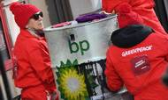 Aktivister fra Greenpeace bød for en uge siden Bernard Looney velkommen ved at blokere for adgangen til BP's koncernhovedkvarter i London. Foto: AFP/Daniel Leal-Olivas