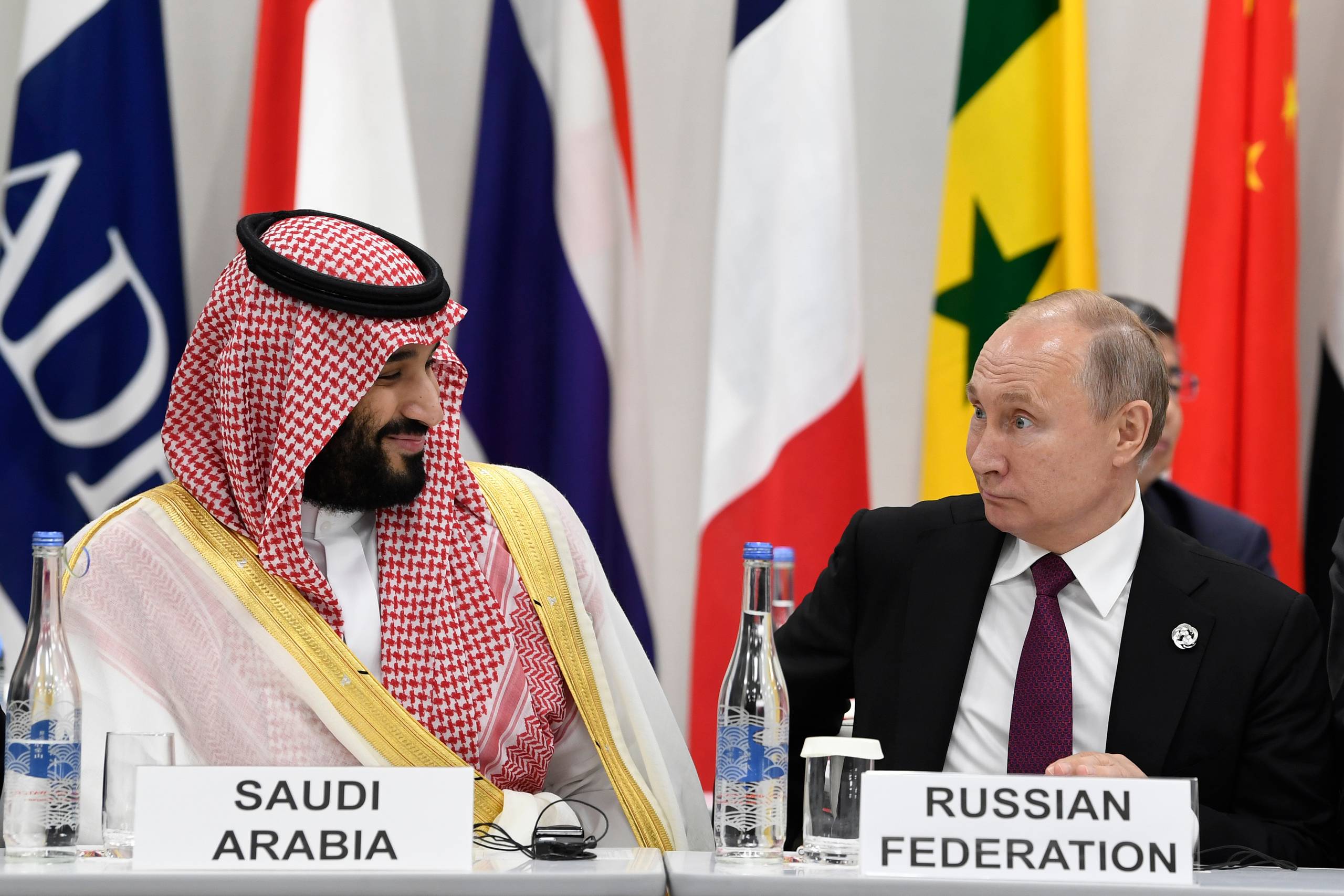 Nøglepersonerne, der kan standse oliepriskrigen: Saudi-Arabiens kronprins Mohammed bin Salman og Ruslands præsident Vladimir Putin. Foto: AP/Pablo Martinez Monsivais
