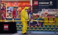 Lego har givetvis kunnet mærke, at legetøjsbutikker over hele kloden lukkede ned under corona, og det samme gjorde Legos egne fabrikker. Foto: Aly Song/Reuters/Ritzau Scanpix