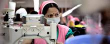 Bestseller har som de fleste i modeindustrien tøjproduktion placeret hos underleverandører ude i verden - bl.a. Bangladesh. Arkivfoto. Joachim Adrian