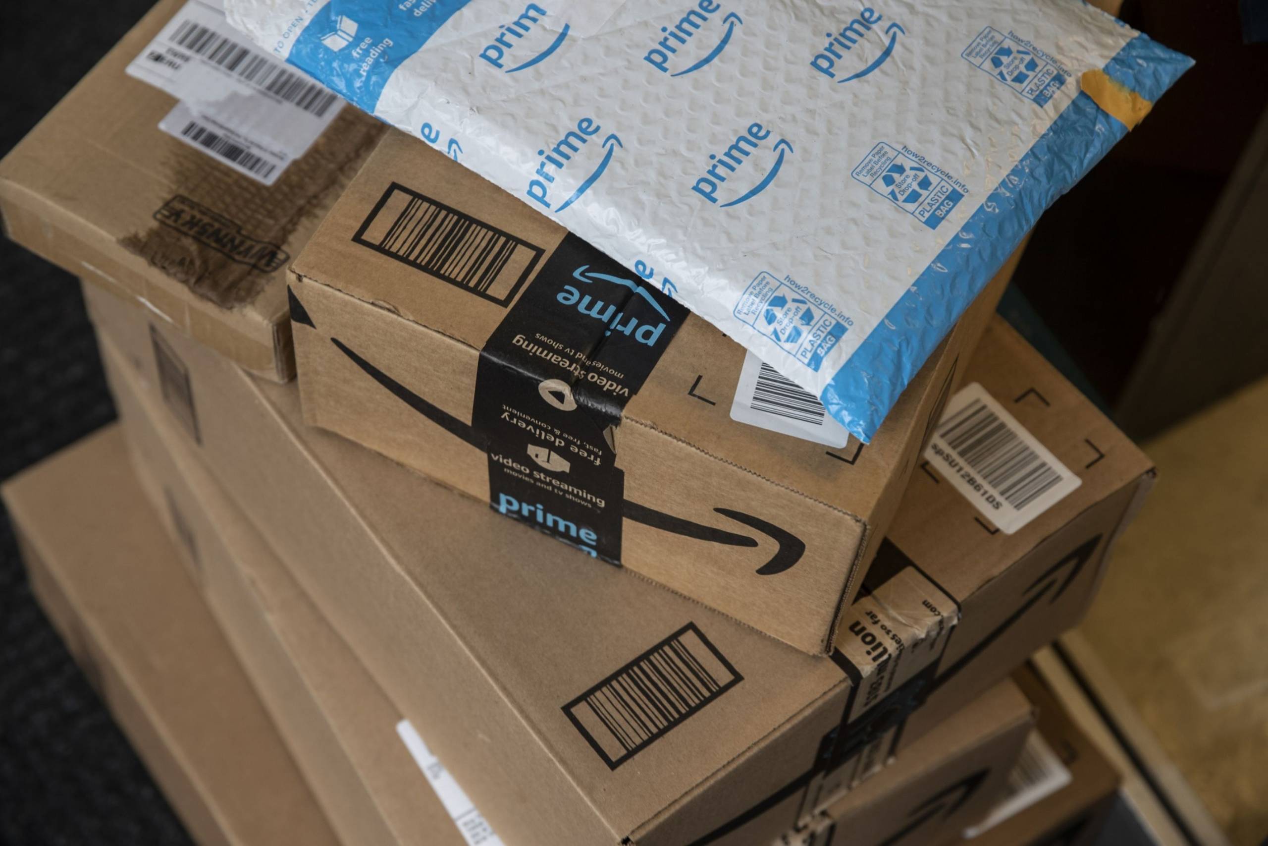 Amazon boxes are delivered in New York City on Oct. 13, 2020. Foto: Bloomberg/Victor J. Blue