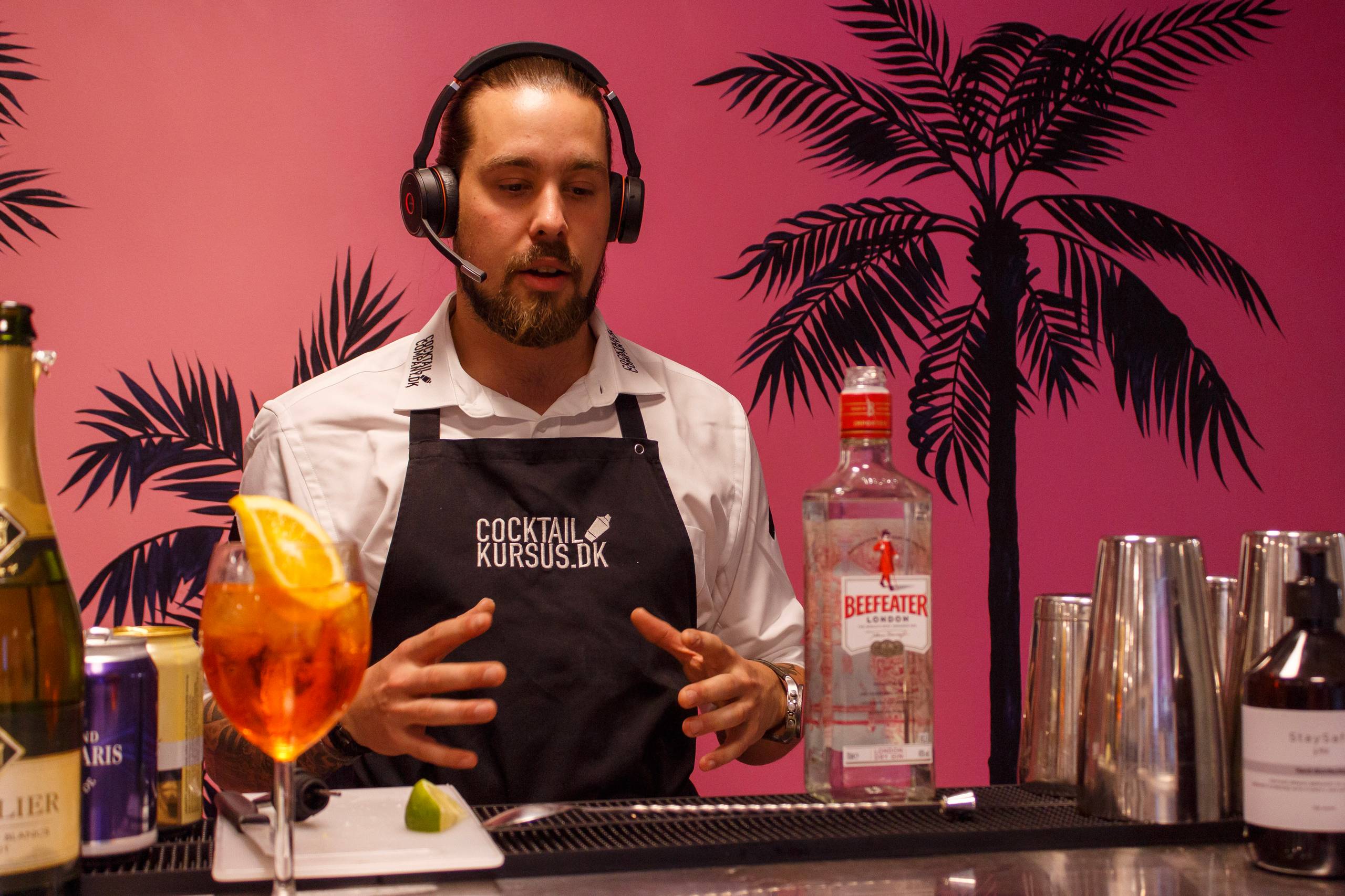 Cocktail Company har oprettet 15 studier, hvorfra deres bartendere kan undervise kursister i at lave gode drinks. Foto: Cocktail Company