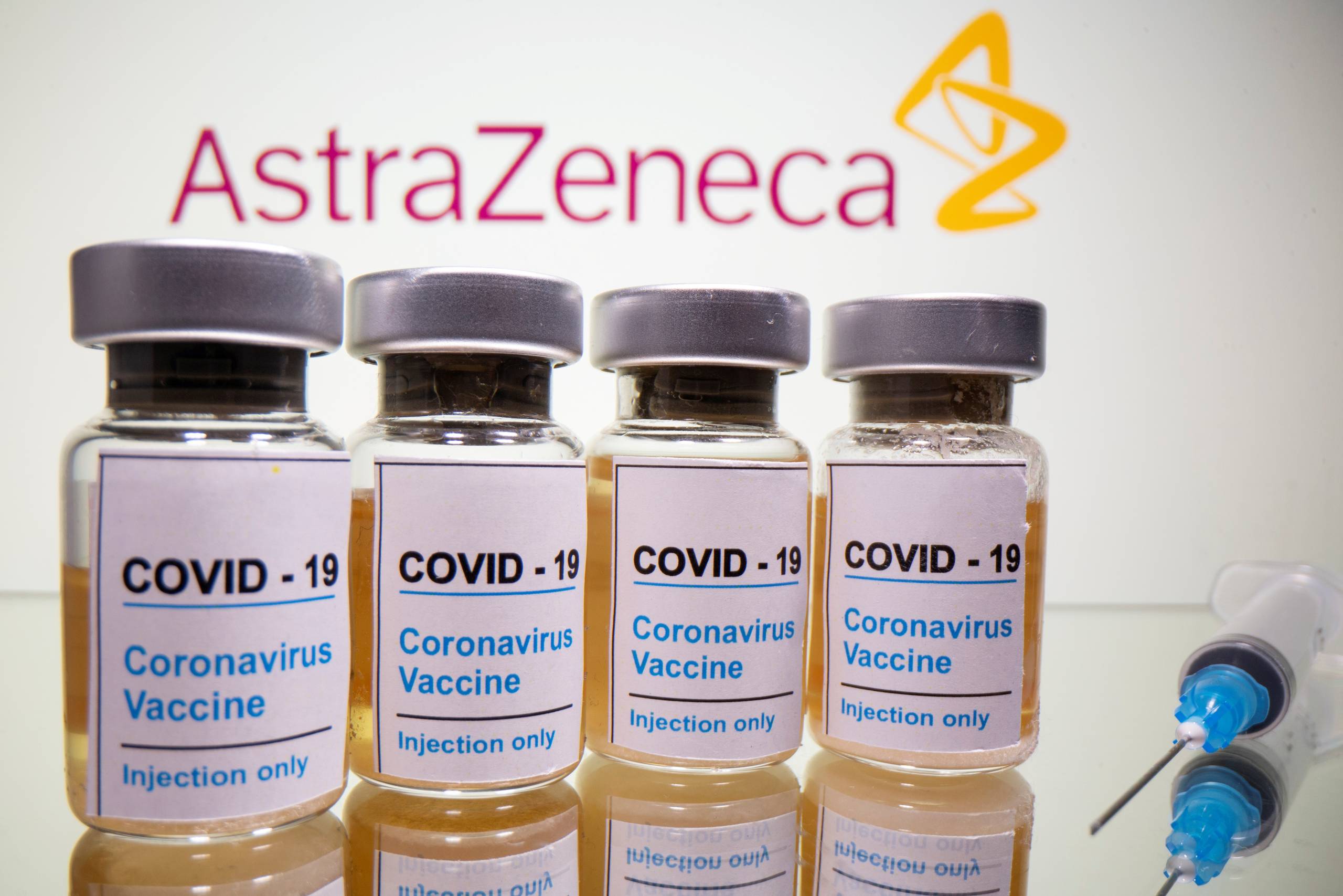 Med tre covid-19 vacciner, der alle hævdes at være meget effektive, er nogle økonomer pludseligt begyndt at se mere positivt på fremtiden. Foto: Reuters/Dado Ruvic 