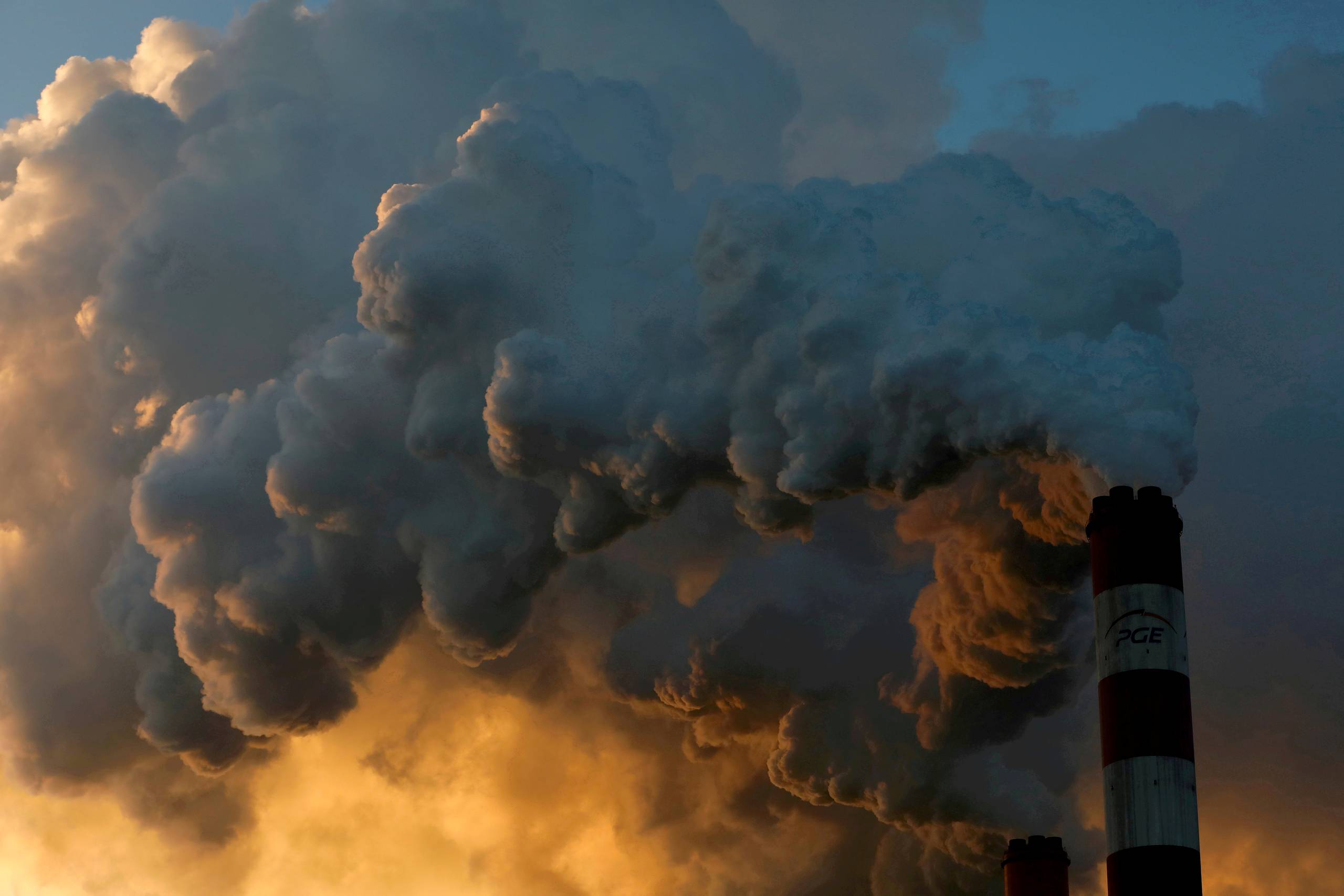 Companies tend to be extremely careful in how they phrase their commitments, and sometimes the fine print details can dilute the substance of an environmental goal that sounds ambitious. Foto: Reuters/Kacper Pempel 