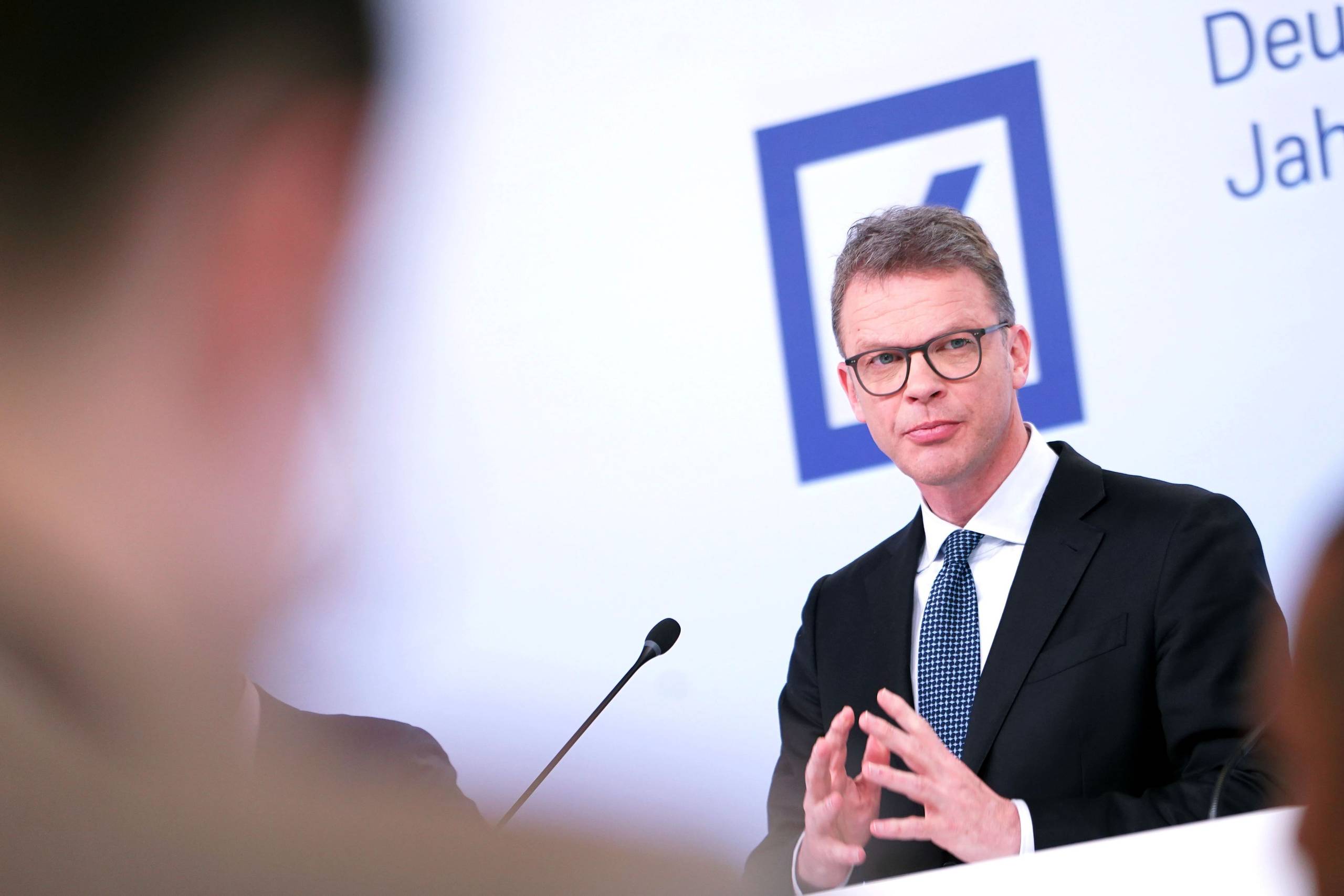 Christian Sewing, chief executive officer of Deutsche Bank, during the bank's full year earnings news conference in Frankfurt on Jan. 30, 2020. Foto: Bloomberg/Peter Juelich