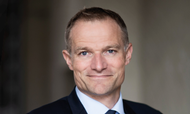 Ulrich Bang, der er klima- og energichef i Dansk Erhverv, mener, at Danmark skal lade sig inspirere af virksomheder og opgøre sin CO2-udledning, så den ikke kun måles inden for egne landegrænser. Foto: PR / Dansk Erhverv